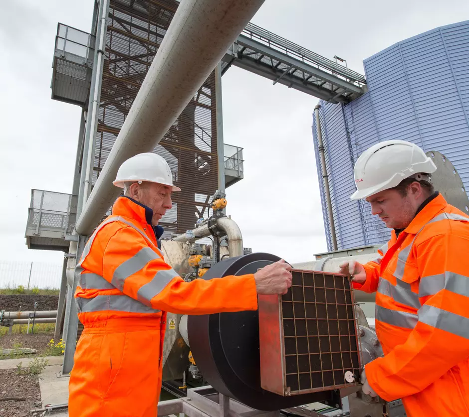 veolia workers in hi vis overalls