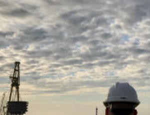 Oil rig approaching Great Yarmouth for decommissioning | Veolia UK