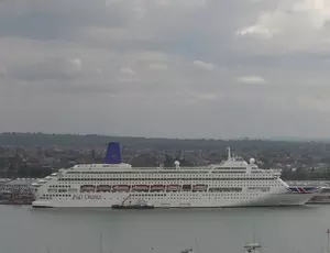 Veolia servicing cruise ship