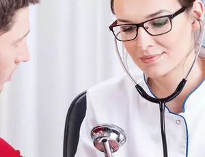 doctor seeing patient 