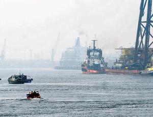 workers at sea 