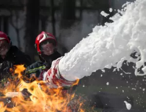Firefighter using the liquid firefighting foams containing PFAS