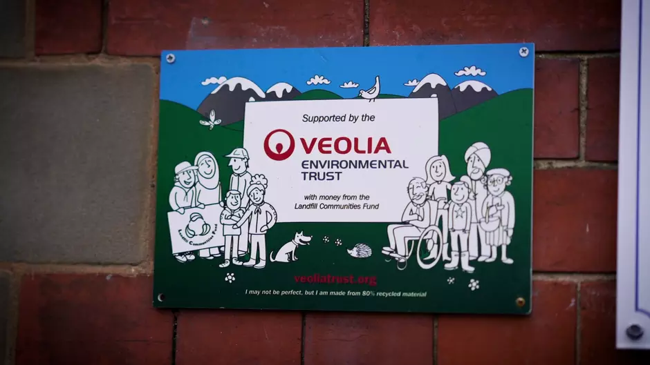 Veolia Environmental Trust VET sign