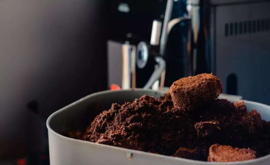 Coffee grounds in coffee machine
