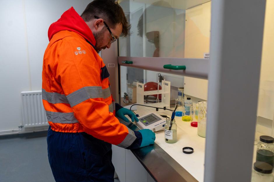 veolia chempac worker in hi vis