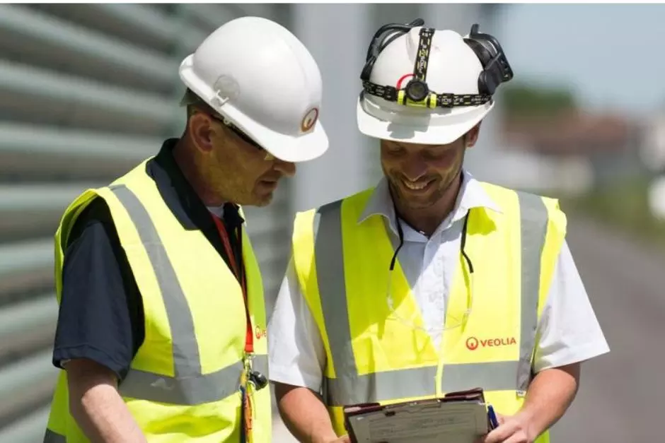 two veolia staff members in hi vis