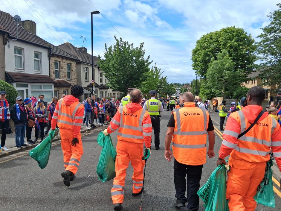 Veolia Clean Up Team