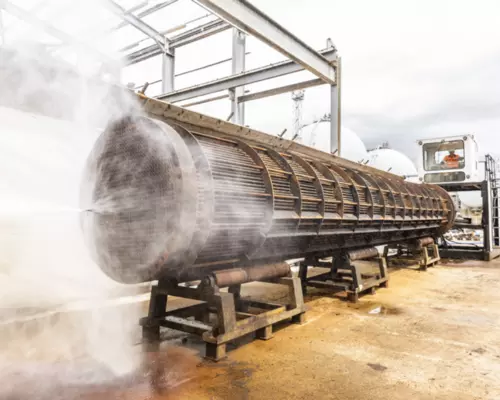 Cleaning a heat exchanger with a 5 lance system