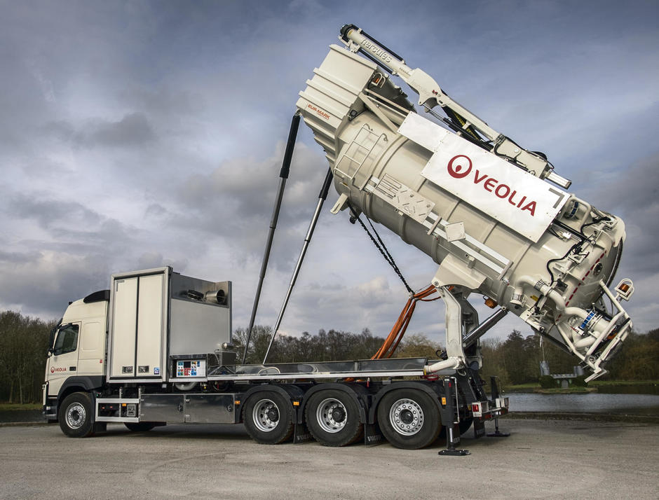 Veolia waste collection tanker