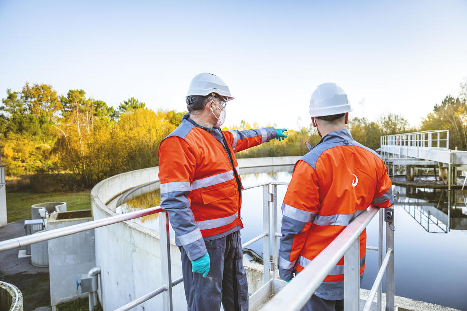 veolia water workers overlooking project