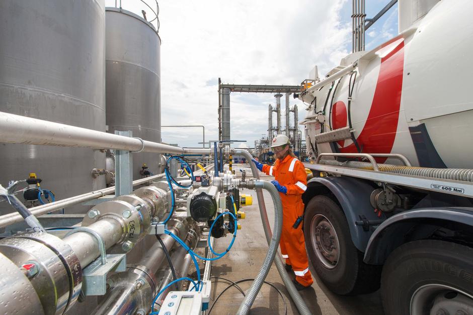 An operative monitors the discharging of solvents