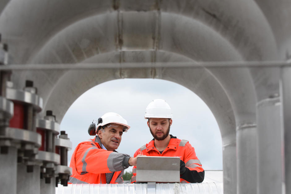 Veolia staff working on water maintenance project