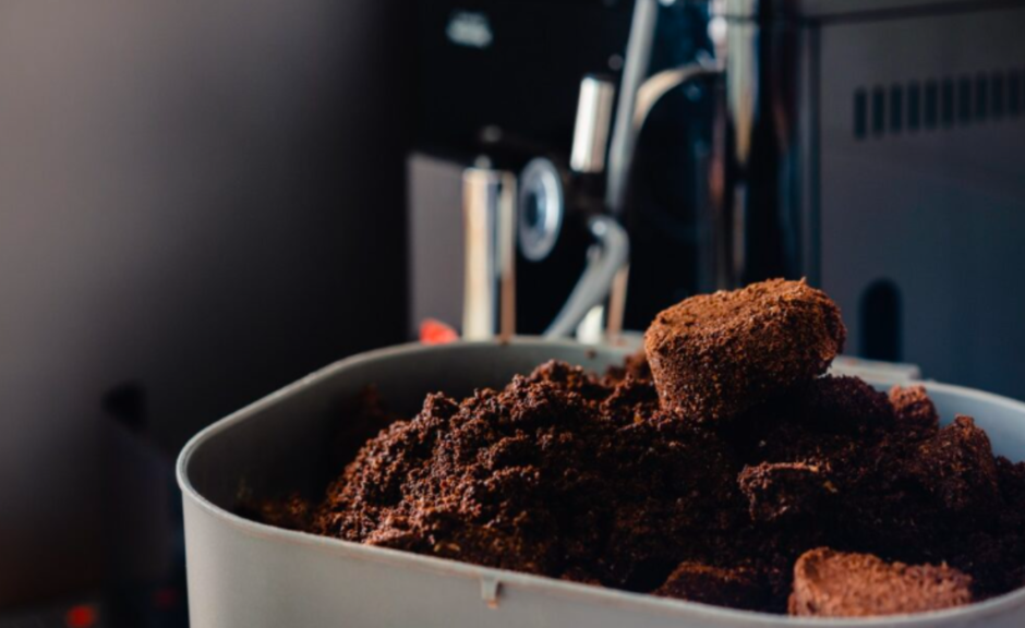 Coffee grounds in coffee machine