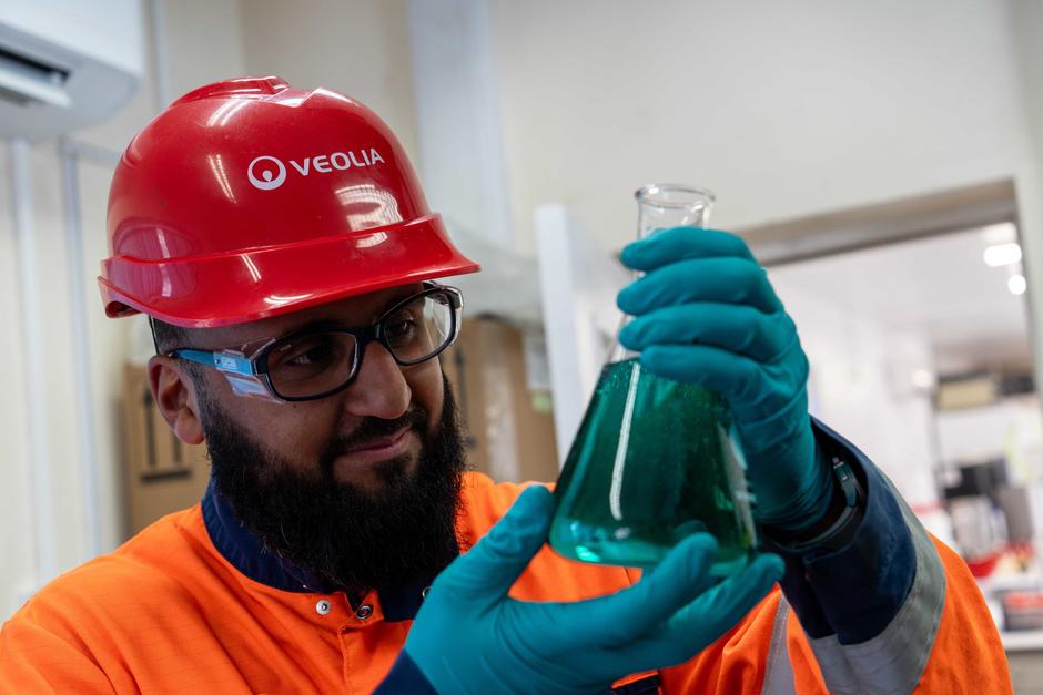 veolia chempac worker wearing hard hat
