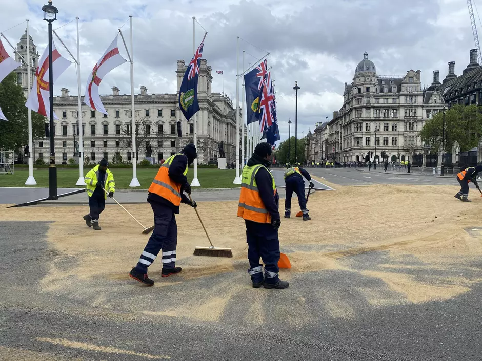 veolia workers in hi vis with brushes