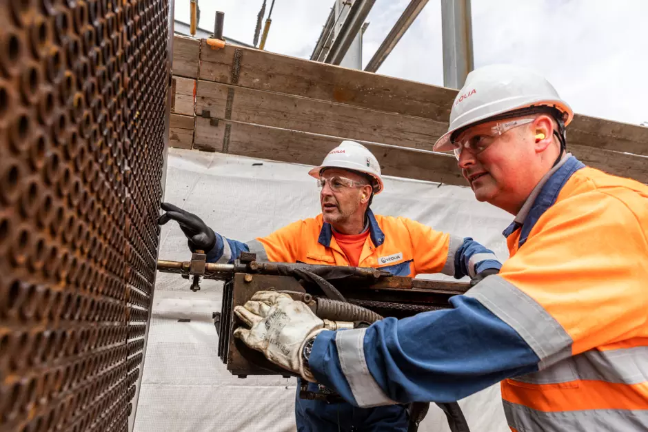 Veolia industrial services staff cleaning an oil gas heat exchanger