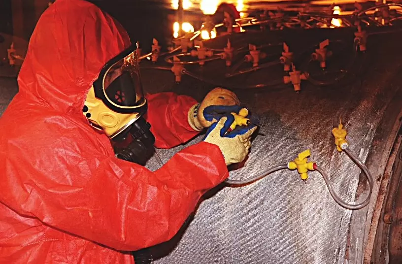 Veolia worker in PPE removing asbestos 