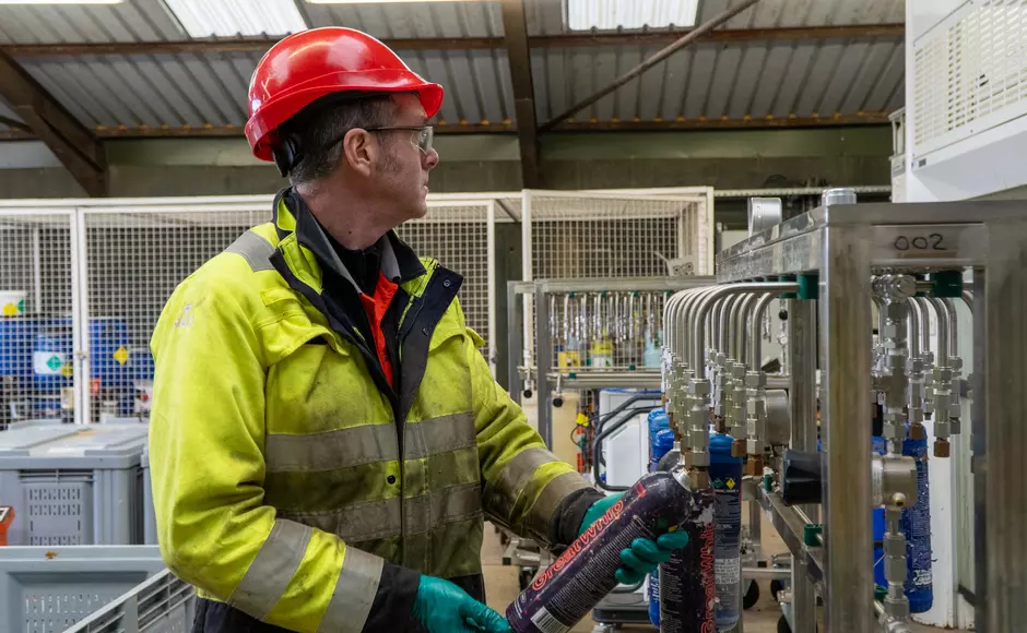 Degassing a nitrous oxide canister