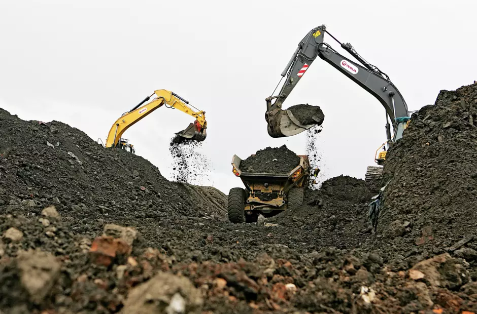 Two diggers picking up soil for transportation