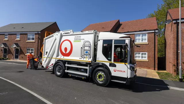 Veolia workers emptying waste from houses with a bin lorry