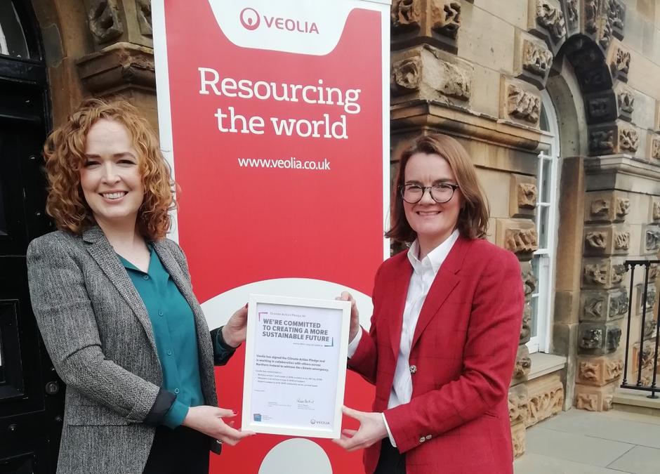 Sinead Patton, Veolia Northern Ireland, is presented with our Carbon Pledge cert